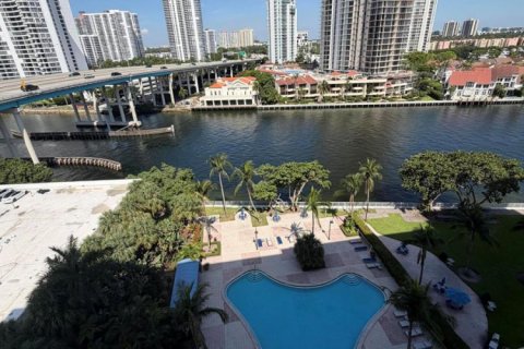 Condominio en alquiler en Sunny Isles Beach, Florida, 1 dormitorio, 92.9 m2 № 2171395 - foto 7