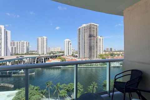 Condominio en alquiler en Sunny Isles Beach, Florida, 1 dormitorio, 92.9 m2 № 2171395 - foto 8