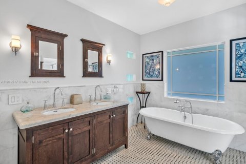 Villa ou maison à louer à Miami Beach, Floride: 4 chambres, 205.69 m2 № 1974673 - photo 24