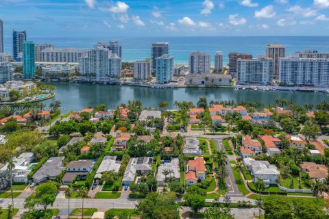 Villa ou maison à louer à Miami Beach, Floride: 4 chambres, 205.69 m2 № 1974673 - photo 3
