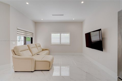 Купить виллу или дом в Майами, Флорида 3 спальни, 225.47м2, № 1887547 - фото 13