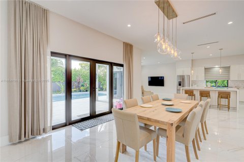 Купить виллу или дом в Майами, Флорида 3 спальни, 225.47м2, № 1887547 - фото 3