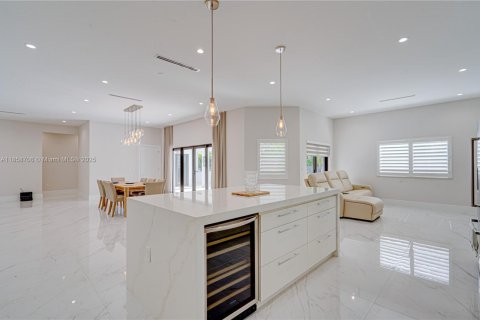 Купить виллу или дом в Майами, Флорида 3 спальни, 225.47м2, № 1887547 - фото 5