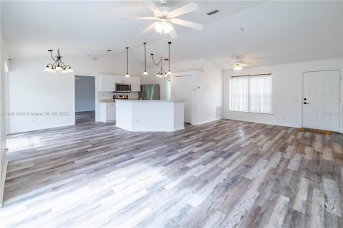 House in Palm Bay, Florida 3 bedrooms, 145.11 sq.m. № 1564368 - photo 8