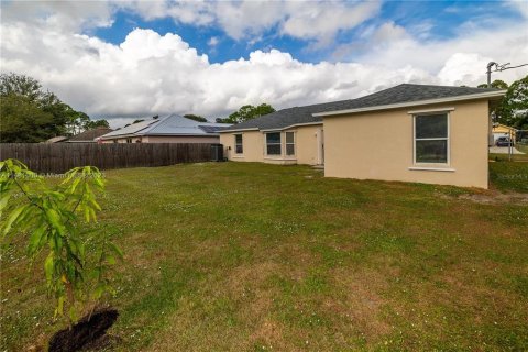 House in Palm Bay, Florida 3 bedrooms, 145.11 sq.m. № 1564368 - photo 6
