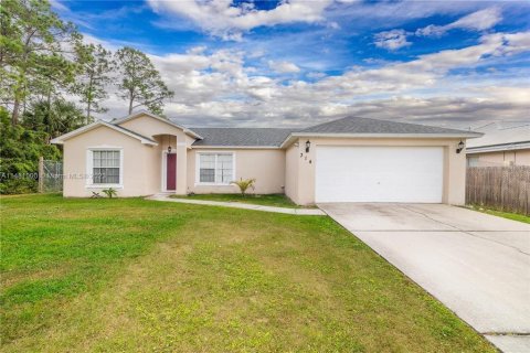 House in Palm Bay, Florida 3 bedrooms, 145.11 sq.m. № 1564368 - photo 1