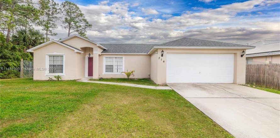 House in Palm Bay, Florida 3 bedrooms, 145.11 sq.m. № 1564368