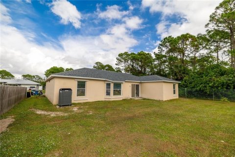 House in Palm Bay, Florida 3 bedrooms, 145.11 sq.m. № 1564368 - photo 5