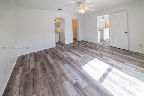 House in Palm Bay, Florida 3 bedrooms, 145.11 sq.m. № 1564368 - photo 18