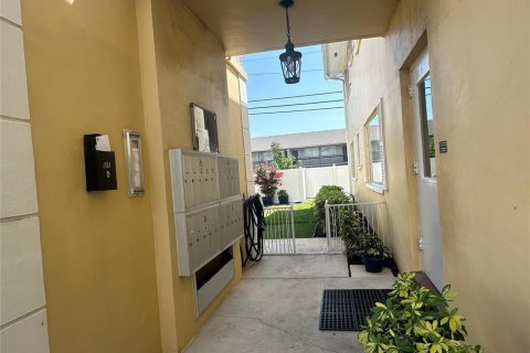 Condo in Fort Lauderdale, Florida, 2 bedrooms № 2247220 - photo 16