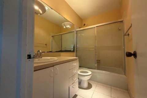 Condo in Fort Lauderdale, Florida, 2 bedrooms № 2247220 - photo 13