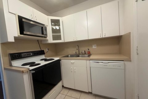 Condo in Fort Lauderdale, Florida, 2 bedrooms № 2247220 - photo 4