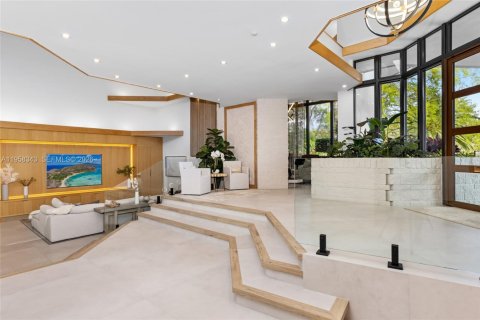 House in Weston, Florida 6 bedrooms, 988.02 sq.m. № 2023220 - photo 8