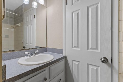 Condo in Winter Park, Florida, 2 bedrooms  № 1769752 - photo 18