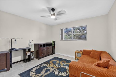 Condominio en venta en Tamarac, Florida, 2 dormitorios, 91.51 m2 № 2244078 - foto 19