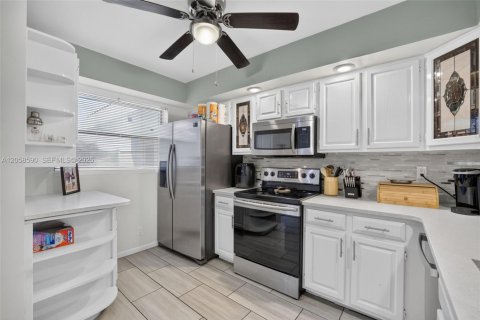 Condominio en venta en Tamarac, Florida, 2 dormitorios, 91.51 m2 № 2244078 - foto 5