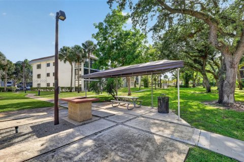 Condominio en venta en Tamarac, Florida, 2 dormitorios, 91.51 m2 № 2244078 - foto 25