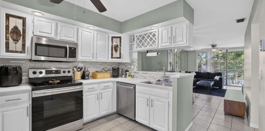 Condominio en Tamarac, Florida, 2 dormitorios  № 2244078