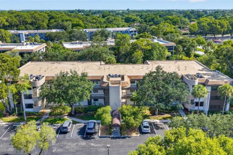 Condominio en venta en Tamarac, Florida, 2 dormitorios, 91.51 m2 № 2244078 - foto 3