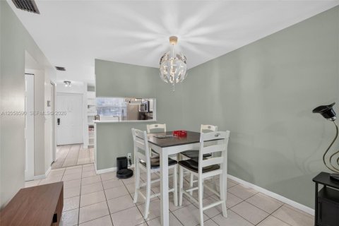 Condominio en venta en Tamarac, Florida, 2 dormitorios, 91.51 m2 № 2244078 - foto 8