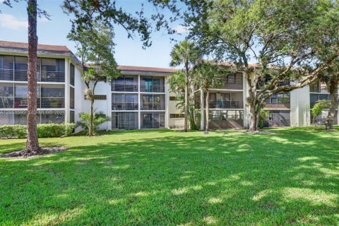 Condominio en venta en Tamarac, Florida, 2 dormitorios, 91.51 m2 № 2244078 - foto 24