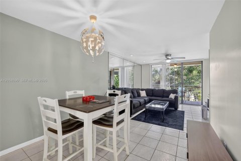 Condominio en venta en Tamarac, Florida, 2 dormitorios, 91.51 m2 № 2244078 - foto 7