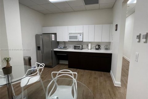 Oficina en alquiler en Sunrise, Florida № 1104479 - foto 1