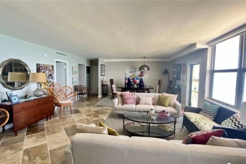 Copropriété à louer à Surfside, Floride: 2 chambres, 119.38 m2 № 1936234 - photo 21