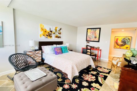 Copropriété à louer à Surfside, Floride: 2 chambres, 119.38 m2 № 1936234 - photo 27