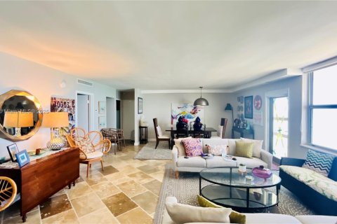 Copropriété à louer à Surfside, Floride: 2 chambres, 119.38 m2 № 1936234 - photo 20