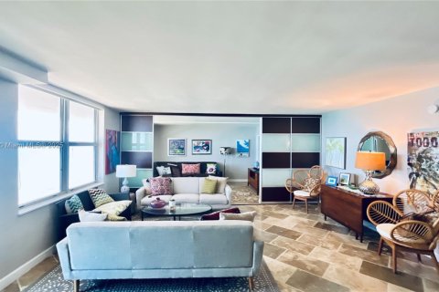 Copropriété à louer à Surfside, Floride: 2 chambres, 119.38 m2 № 1936234 - photo 28