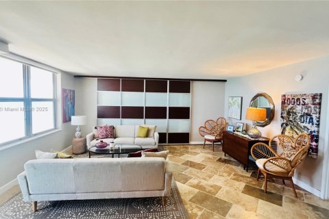 Copropriété à louer à Surfside, Floride: 2 chambres, 119.38 m2 № 1936234 - photo 18