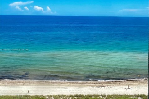Copropriété à louer à Surfside, Floride: 2 chambres, 119.38 m2 № 1936234 - photo 29