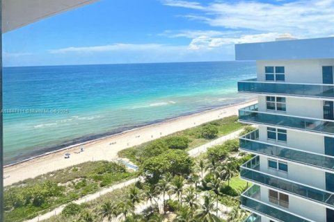 Copropriété à louer à Surfside, Floride: 2 chambres, 119.38 m2 № 1936234 - photo 30