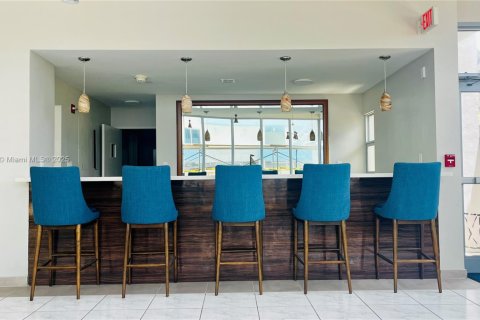 Copropriété à louer à Surfside, Floride: 2 chambres, 119.38 m2 № 1936234 - photo 5