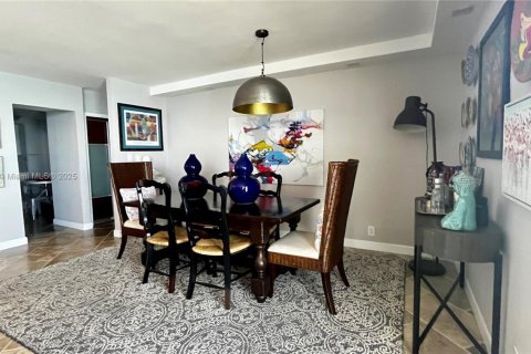 Copropriété à louer à Surfside, Floride: 2 chambres, 119.38 m2 № 1936234 - photo 22