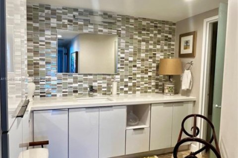 Copropriété à louer à Surfside, Floride: 2 chambres, 119.38 m2 № 1936234 - photo 23