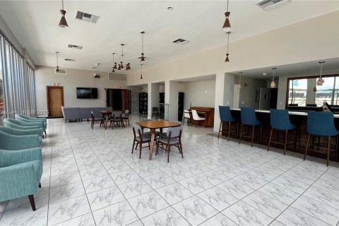 Copropriété à louer à Surfside, Floride: 2 chambres, 119.38 m2 № 1936234 - photo 8