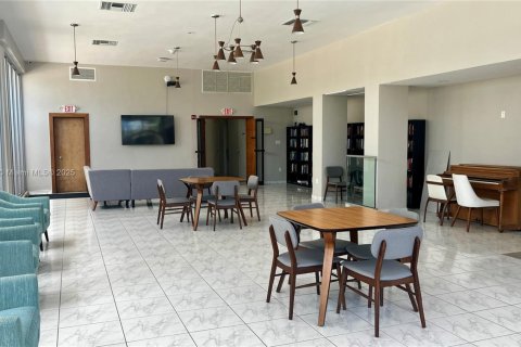 Copropriété à louer à Surfside, Floride: 2 chambres, 119.38 m2 № 1936234 - photo 7