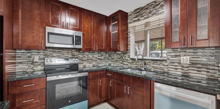 Casa en Hollywood, Florida 3 dormitorios, 120.12 m2 № 1714666