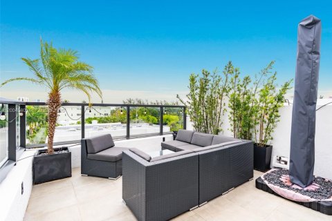 Condominio en venta en Miami Beach, Florida, 2 dormitorios, 102.29 m2 № 2170532 - foto 11
