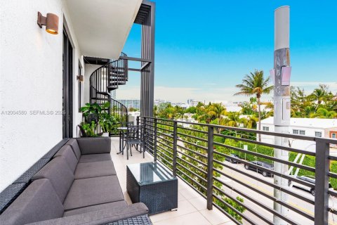Condominio en venta en Miami Beach, Florida, 2 dormitorios, 102.29 m2 № 2170532 - foto 10