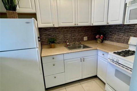 Condo in Saint Petersburg, Florida, 1 bedroom  № 1769962 - photo 7
