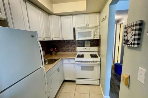 Condo in Saint Petersburg, Florida, 1 bedroom  № 1769962 - photo 6