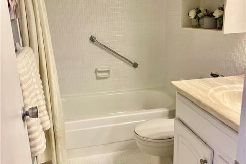 Condo in Saint Petersburg, Florida, 1 bedroom  № 1769962 - photo 13