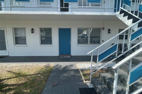 Condo in Saint Petersburg, Florida, 1 bedroom  № 1769962 - photo 1