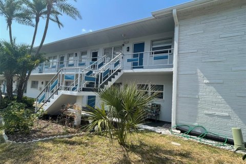 Condo in Saint Petersburg, Florida, 1 bedroom  № 1769962 - photo 2