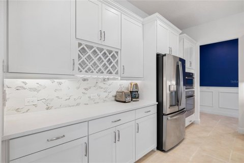 House in Winter Garden, Florida 5 bedrooms, 338.16 sq.m. № 2128863 - photo 23
