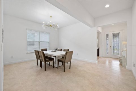 House in Winter Garden, Florida 5 bedrooms, 338.16 sq.m. № 2128863 - photo 11