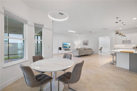 House in Winter Garden, Florida 5 bedrooms, 338.16 sq.m. № 2128863 - photo 29